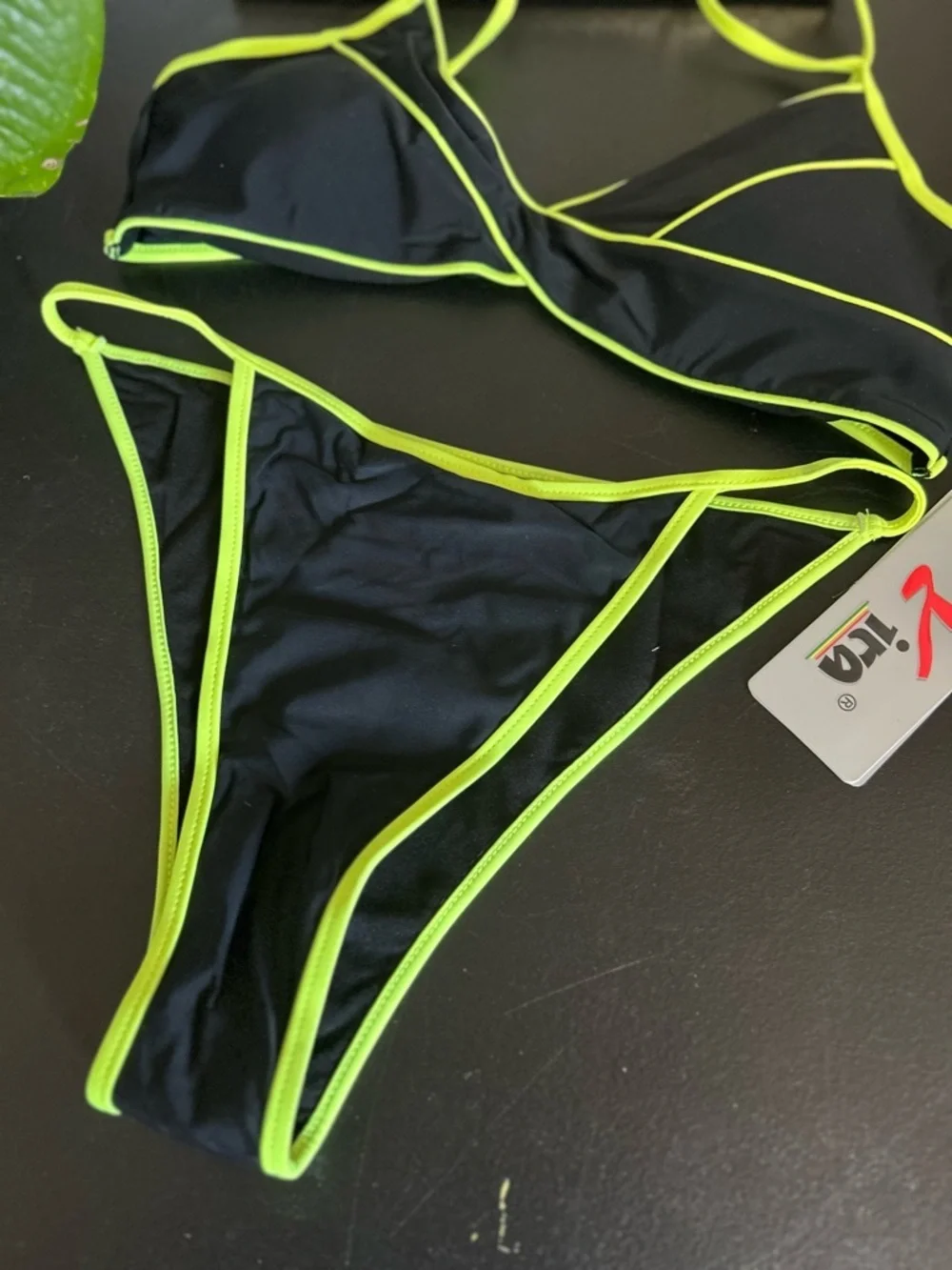 Yira 2 piece bikini black/neon green size Large